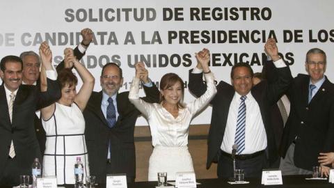 En medio de simpatizantes y funcionarios del Instituto Federal Electoral, Josefina Vázquez Mota se registró como candidata.