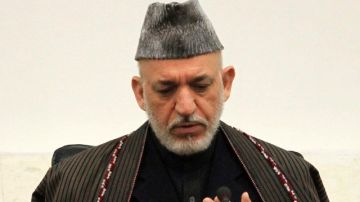 Presidente afgano Hamid Karzai reza por los  civiles muertos.