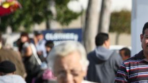 Varias ciudades de California tienen concejos anglosajones en comunidades predominantemente latinas o asiáticas.