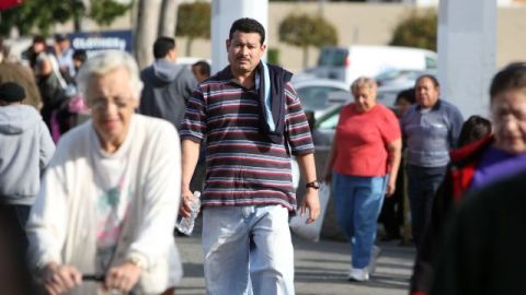 Varias ciudades de California tienen concejos anglosajones en comunidades predominantemente latinas o asiáticas.