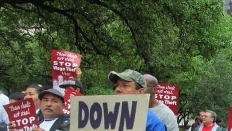 Una manifestación en rechazo del robo de salarios y a favor de una ordenanza que proteja de ese delito tuvo lugar en Houston.