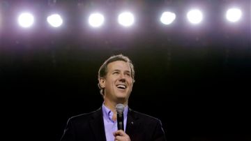 Santorum conoció a un sacerdote del Opus Dei  y "comenzó a expresar su fe de manera más pública".