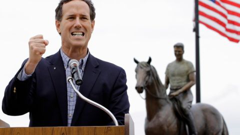 Rick Santorum dijo que el país 'sufre un daño pandémico a causa de la pornografía', pero no ofreció pruebas.