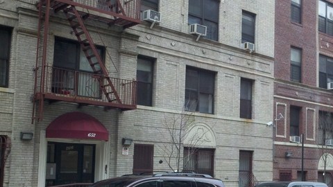 Vista de los edificios 652 y 656 West, de la calle 160, en Washington Heights, Manhattan, que fueron adquiridos por los inquilinos a través de una cooperativa.