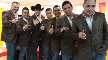 La banda Los Valedores de la Sierra, de León, Guanajuato.