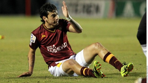 Rubens Sambueza es castigado tras quejarse de su salida en el duelo ante Morelia y discutir con el DT Héctor Hugo Euguí.