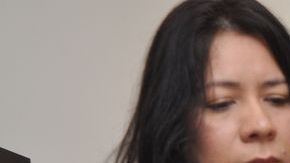 Jessica Luna renovó la matrícula consular a su madre, al final selló la orden de emisión del documento.