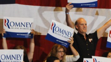 Seguidores de Romney expresan su apoyo al candidato en Illinois.