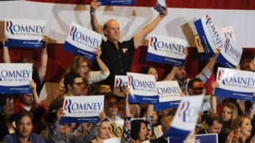 Seguidores de Romney expresan su apoyo al candidato en Illinois.