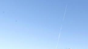 Un cartel de bienvenida al Papa engalana una de las vías principales  del centro de  la ciudad de Guanajuato.