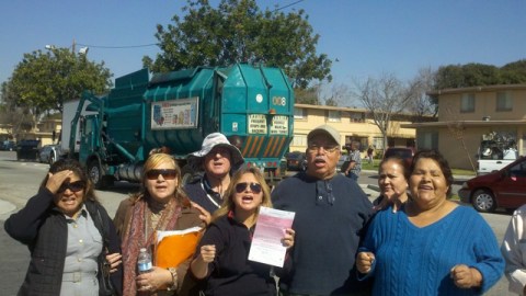 Varios residentes de proyectos de vivienda pública que son parte de la demanda exclaman su desaprobación por lo sucedido.