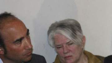 Mirkarimi (d) fue oficialmente suspendido del cargo de alguacil de San Francisco.