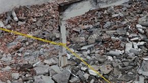 Las autoridades permanecen en el lugar de la tragegia intentando encontrar la causa del desplome.