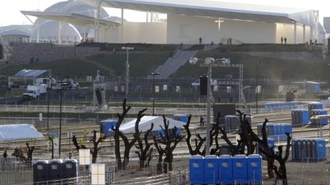 arias personas trabajan en el Parque Bicentenario en Silao, México, donde el Papa Benedicto XVI ofrecerá una misa durante su visita al país.