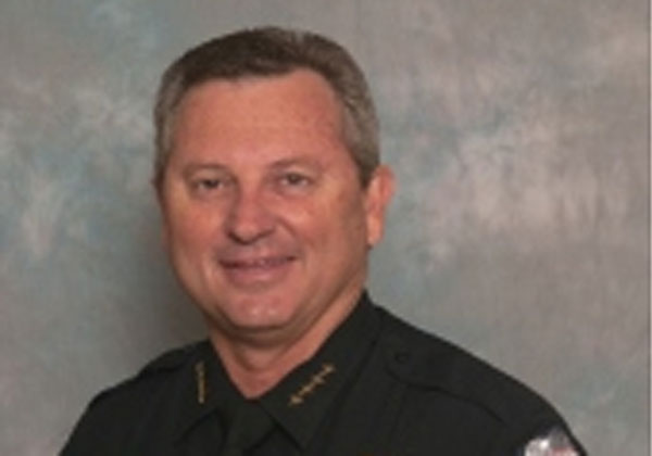 El jefe de Policía de Sanford, Bill Lee, dimitió de su cargo “temporalmente”.