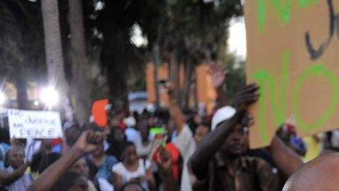Vince Taylor participa con otros ciudadanos en una protesta por el asesinato del joven de 17 años Trayvon Martin.
