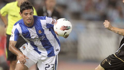 Carlos Vela sabe que será compli- cado sacar  algo del Bernabéu.