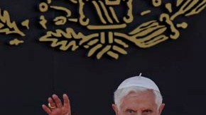 El papa Benedicto XVI a su llegada a México.