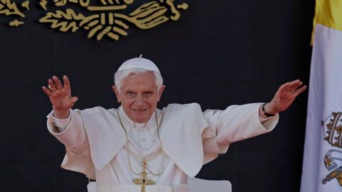 El papa Benedicto XVI a su llegada a México.