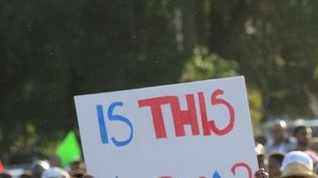 Centenares de personas se han manifestado por la muerte de Trayvon Martin.