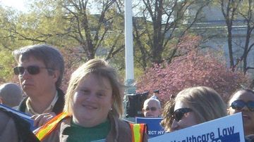Decenas de personas se congregaron temprano en las afueras de la Corte Suprema para protestar a favor y en contra de la reforma de salud.