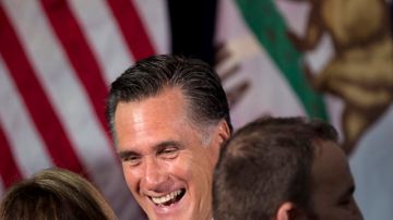 El candidato republicano Mitt Romney de campaña ayer en San Diego.