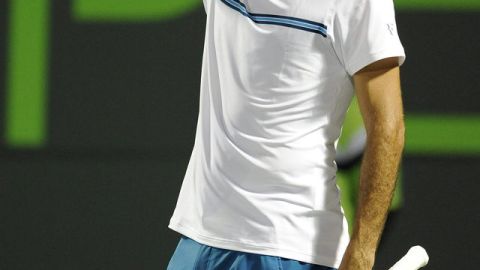 Federer luce agotado mental y físicamente tras su revés.