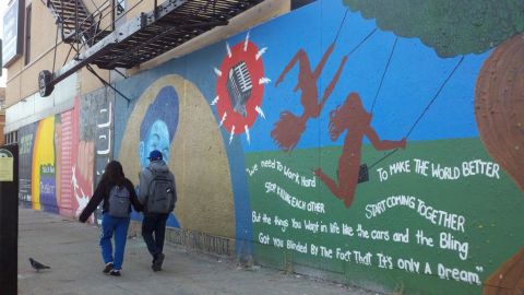 Este mural en honor a Jeff Maldonado Jr. se ubica en las calles 18 y Paulina.