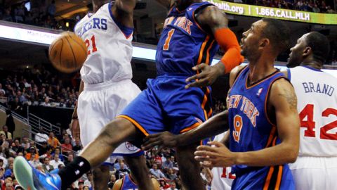 Es incierta la fecha de regreso del estelar delantero Amare Stoudemire (centro).