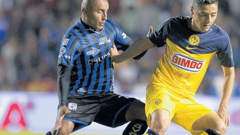 José María Cárdenas (der.) insiste en que al América no le reconocen todo lo bueno que hace sobre los campos de juego.