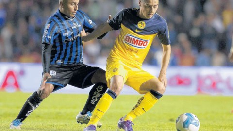 José María Cárdenas (der.) insiste en que al América no le reconocen todo lo bueno que hace sobre los campos de juego.