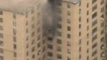 El incendio comenzó en el piso 16 del edificio de 21 niveles.