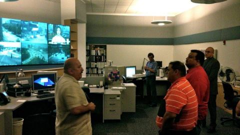 La comitiva de Puerto Rico durante su visita a la Oficina de Manejo de emergencias de la ciudad de Orlando.
