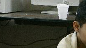 Ronald y Cecia Soza, durante la huelga de hambre que realizaron para evitar la deportación de su madre Maricela Soza.