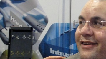 El boricua David González, de Tannersville, Pa., fue quien logró contener al piloto del vuelo 191 de JetBlue que se descontroló en pleno vuelo hacia Las Vegas.