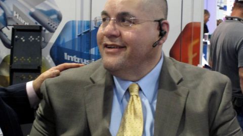 El boricua David González, de Tannersville, Pa., fue quien logró contener al piloto del vuelo 191 de JetBlue que se descontroló en pleno vuelo hacia Las Vegas.