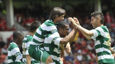 La celebración fue la orden del día en la plantilla de Santos.