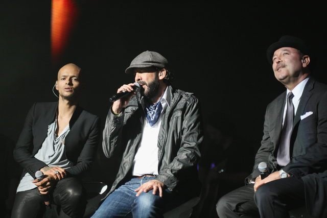 Robi Draco (izq.), Juan Luis Guerra y Rubén Blades el viernes.