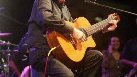El cantante interpretará el himno nacional de EE.UU. antes del partido contra los Cardenales de San Luis.