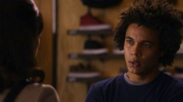 Cruz   Córdova fue galardonado por su participación en la obra Off-Broadway "La luz de un cigarrillo".