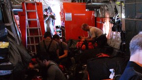 La Guardia Costera estadounidense, ayer,   preparándose para llevar ayuda médica a la tripulación del yate Clipper Venture 6.