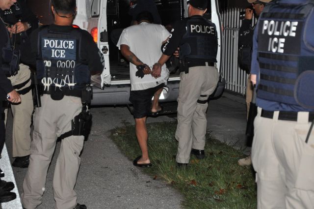 El Departamento de Seguridad Nacional  anunció ayer la detención de 3,168 inmigrantes indocumentados con cargos en todo el país.