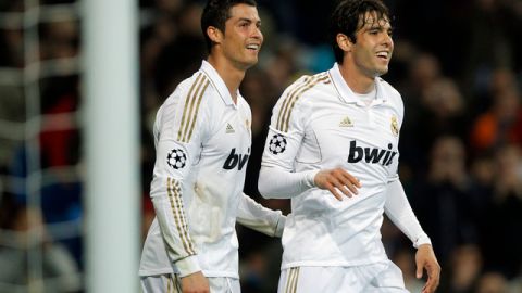 Cristiano Ronaldo (izq.) marcó un doblete ayer en la victoria sobre el Apoel chipriota, en la que Kaká volvió a demostrar su clase.