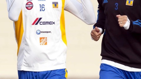 Lucas Lobos mimimiza el doble esfuerzo del Monterrey.