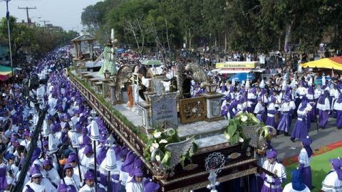 Procesión de Jesús Nazareno de Candelaria Cristo Rey, ayer en Guatemala.