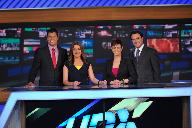Jorge Calvo (izq.), Antonietta Collins, Claudia Trejos y Alejandro Berry presentan 'Univision Deportes Extra'.