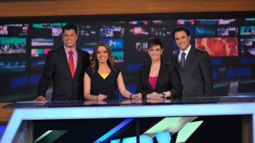 Jorge Calvo (izq.), Antonietta Collins, Claudia Trejos y Alejandro Berry presentan 'Univision Deportes Extra'.