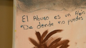 Exhibición con el tema de la lucha contra el acoso sexual.