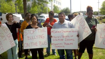 Conductores de autobuses del Distrito Escolar Independiente de Houston se quejan de la indisciplina de algunos alumnos y de que las autoridades no atienden sus quejas.