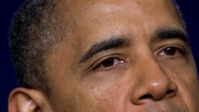 El virtual candidato republicano Mitt Romney (der.) y el presidente Barack Obama han incrementado sus ataques con miras a las elecciones de noviembre.